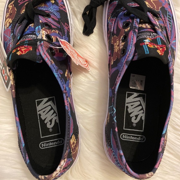 Vans Nintendo Donkey Kong Sneakers - Picture 5 of 9